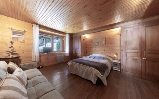 Saint-Jean-d’Aulps | Traditional 3-Bed Chalet with Garden & Mountain Views