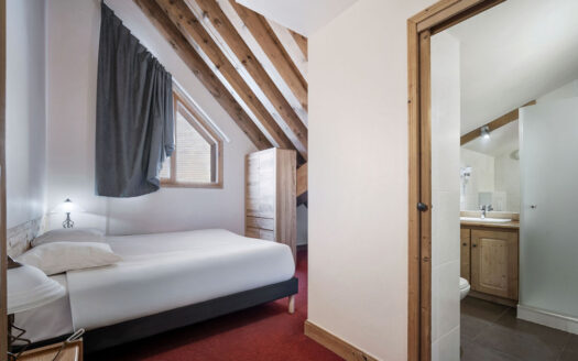 Val Thorens | Luxurious 4-Bed Ski-In Ski-Out Penthouse with Hammam