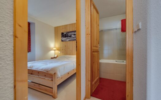 Val-d’Isère | 2-Bed Apartment in Resort Centre with Sunny Terrace