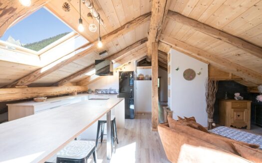 Vallorcine | Versatile 8-Bed House with Independent Flat