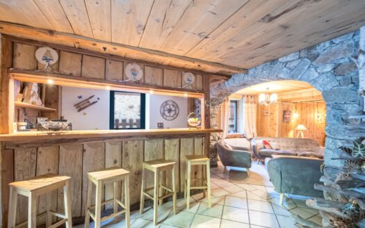 Vallorcine | Versatile 8-Bed House with Independent Flat