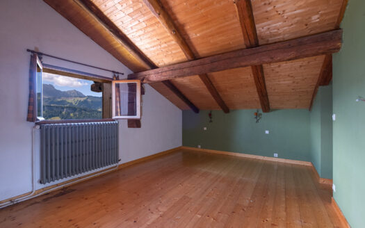 Crest-Voland | Spacious 7-Bed Chalet with Renovation Potential & Valley Views