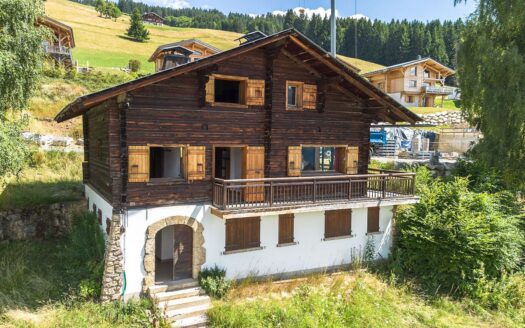 Crest-Voland | Spacious 7-Bed Chalet with Renovation Potential & Valley Views