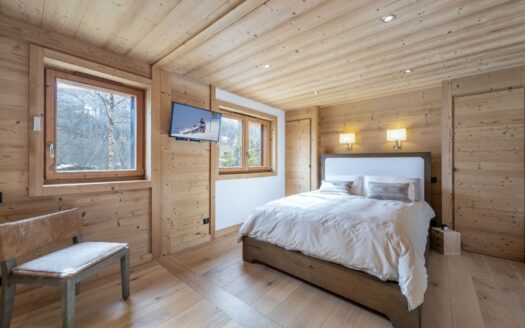 Demi-Quartier | Contemporary 4-Bed Reverse Duplex with Unobstructed Views