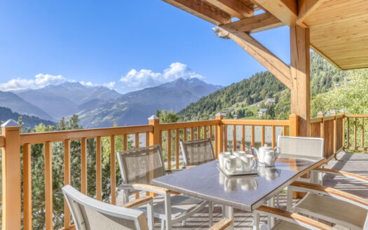 Hauteluce | 4-Bed Ski-In Ski-Out Apartment with Huge Terrace