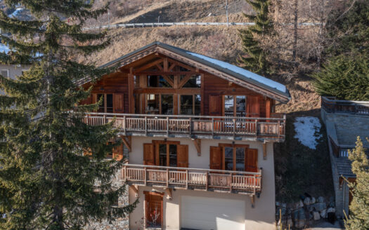 Les Deux Alpes | Exceptional 5-Bedroom Chalet with 88 m² Cathedral Living Room & Wellness Area