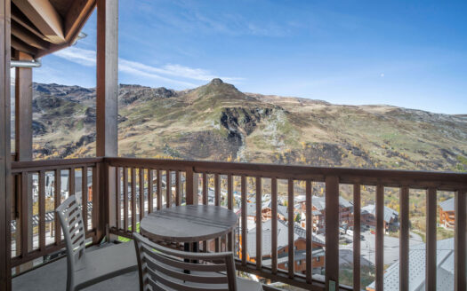 Les Menuires | 3-Bed Apartment on 8th Floor with Commercial Lease & Peak Views