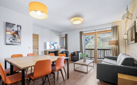 Les Menuires | 3-Bed Apartment on 8th Floor with Commercial Lease & Peak Views