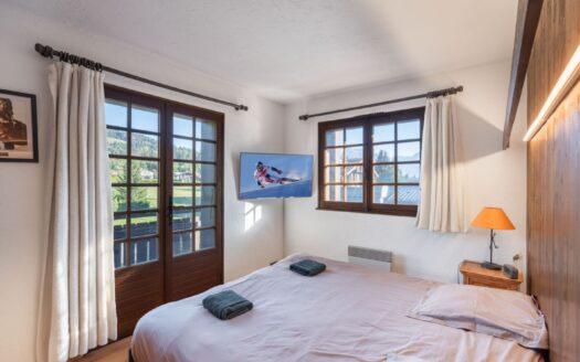 Megève | Spacious 3-Bed Duplex with Cathedral Ceiling Near Village