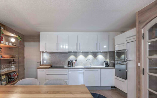 Méribel | Bright 3-Bed Apartment with South-Facing Balcony