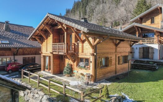 Morzine | Contemporary 4-Bed Chalet Built 2021 with Garden