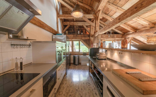 Morzine | Prestigious 6-Bed Renovated Farmhouse with Jacuzzi & Apartment