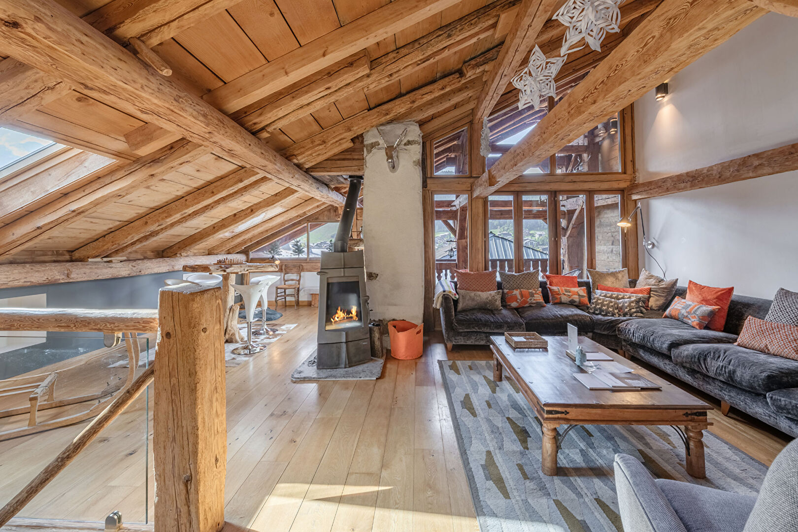 Domosno | Morzine | Prestigious 6-Bed Renovated Farmhouse with Jacuzzi & Apartment