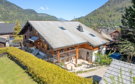 Morzine | Spacious 8-Bed Semi-Detached Farmhouse with Rental Income Potential