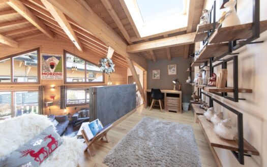Morzine | Spectacular 7-Bed Chalet Built 2017 with Sauna & Jacuzzi