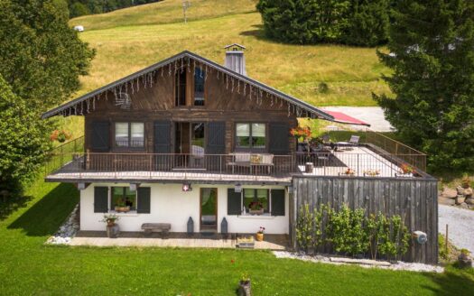Notre-Dame-de-Bellecombe | 4-Bed Ski-In Ski-Out Chalet with Sauna