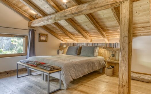 Saint-Gervais-les-Bains | Prestigious Renovated 5-Bed Farmhouse with Energy Efficiency