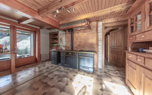 Saint-Jean-d’Aulps | Traditional 3-Bed Chalet with Garden & Mountain Views