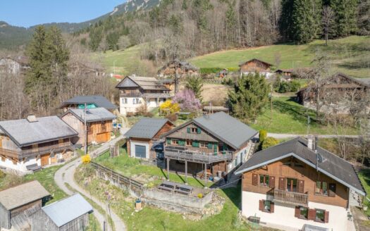 Saint-Jean-d’Aulps | Traditional 3-Bed Chalet with Garden & Mountain Views