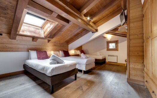 Tignes | 6-Bed Chalet in Les Brévières with Lift Access