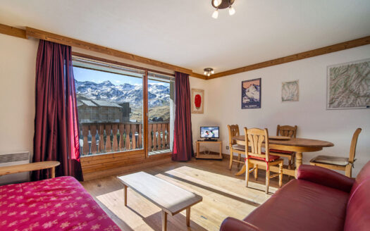 Val Thorens | 2-Bed Ski-In Ski-Out Apartment in Resort Centre