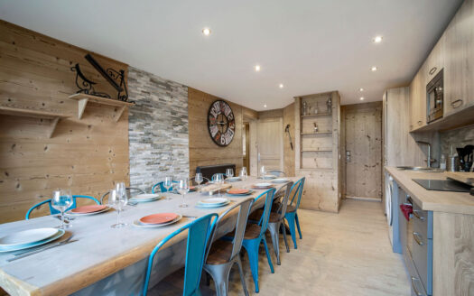 Val Thorens | Spacious 6-Bed Ski-In Ski-Out Apartment in Resort Centre