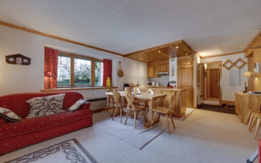 Val-d’Isère | 2-Bed Apartment in Resort Centre with Sunny Terrace