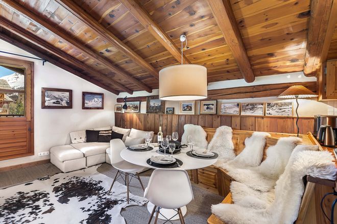 Domosno | Val-d'Isère | Charming 2-Bed Snow Front Apartment with Solaise Views