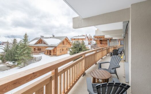 Alpe d’Huez | Stunning 4-Bed Family Apartment in Heart of Resort with Wraparound Balcony