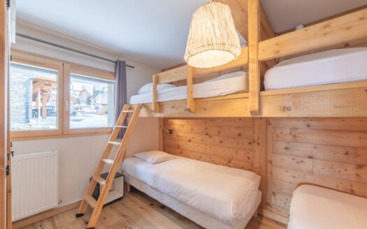 Alpe d’Huez | Stunning 4-Bed Family Apartment in Heart of Resort with Wraparound Balcony