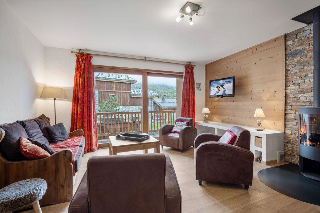 Domosno | Authentic 4-Bedroom Village House with Separate Rental Apartment in Saint-Martin-de-Belleville Historic Centre