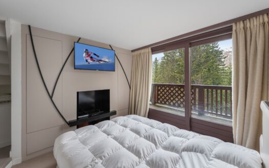 Courchevel 1850 | Premium 2-Bed Top-Floor Apartment Near Slopes