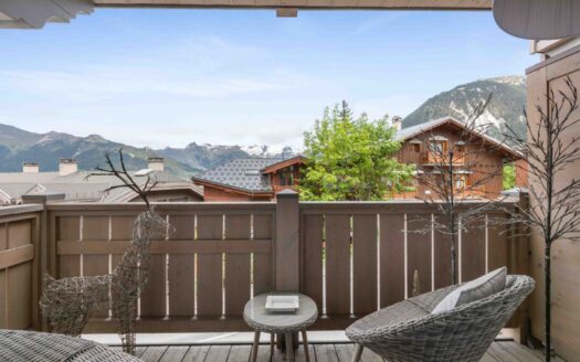 Courchevel | Prime 2-Bed Apartment Near Slopes & Village Centre