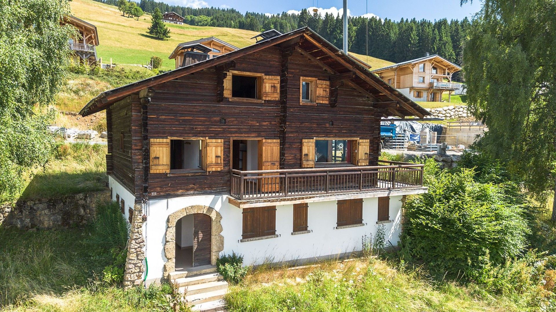 Domosno | Crest-Voland | Spacious 7-Bed Chalet with Renovation Potential & Valley Views