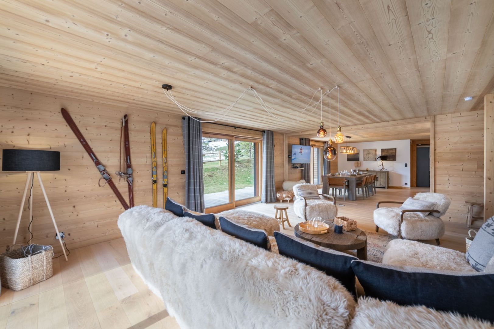 Domosno | Demi-Quartier | Contemporary 4-Bed Reverse Duplex with Unobstructed Views