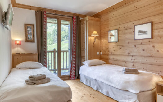 Hauteluce | 4-Bed Ski-In Ski-Out Apartment with Huge Terrace