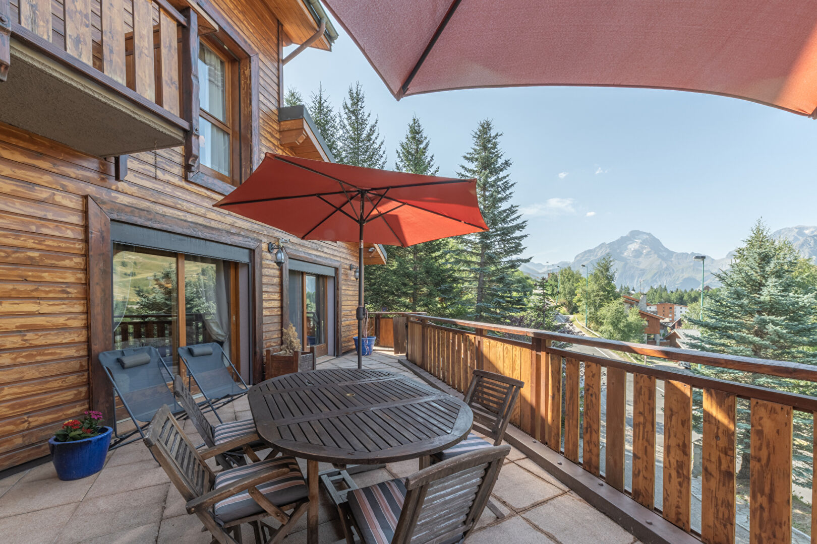 Domosno | Les Deux Alpes | Architect-Designed 5-Room Chalet with La Muzelle Views