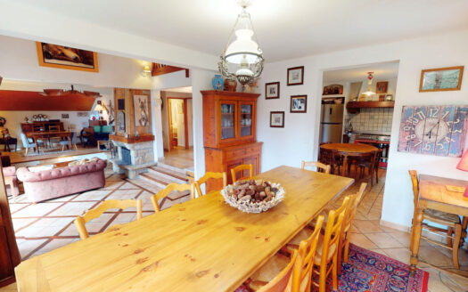 Les Deux Alpes | Authentic 5-Bed Chalet Facing Mountains