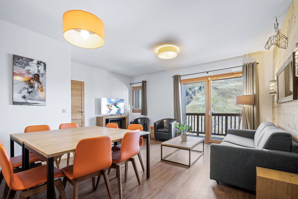 Domosno | Les Menuires | 3-Bed Apartment on 8th Floor with Commercial Lease & Peak Views