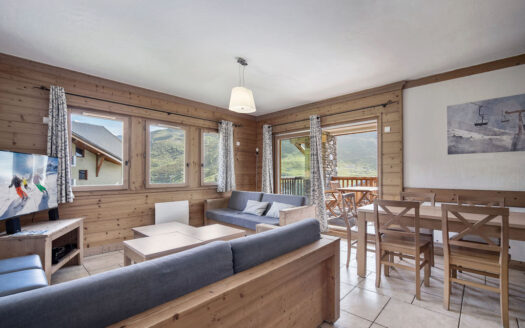 Les Menuires | 4-Bed Alpine Apartment at Foot of Slopes
