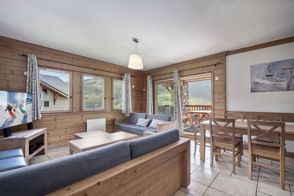 Domosno | Les Menuires | 4-Bed Alpine Apartment at Foot of Slopes