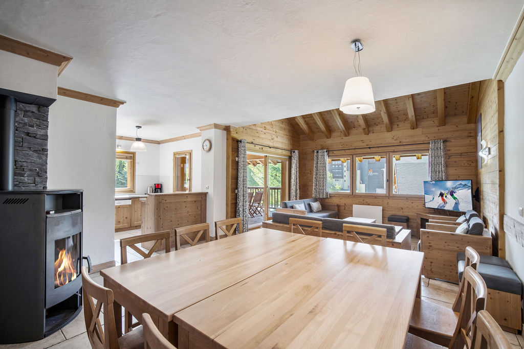 Domosno | Les Menuires | Stunning 6-Bed Duplex with Sauna & Ski-In Ski-Out