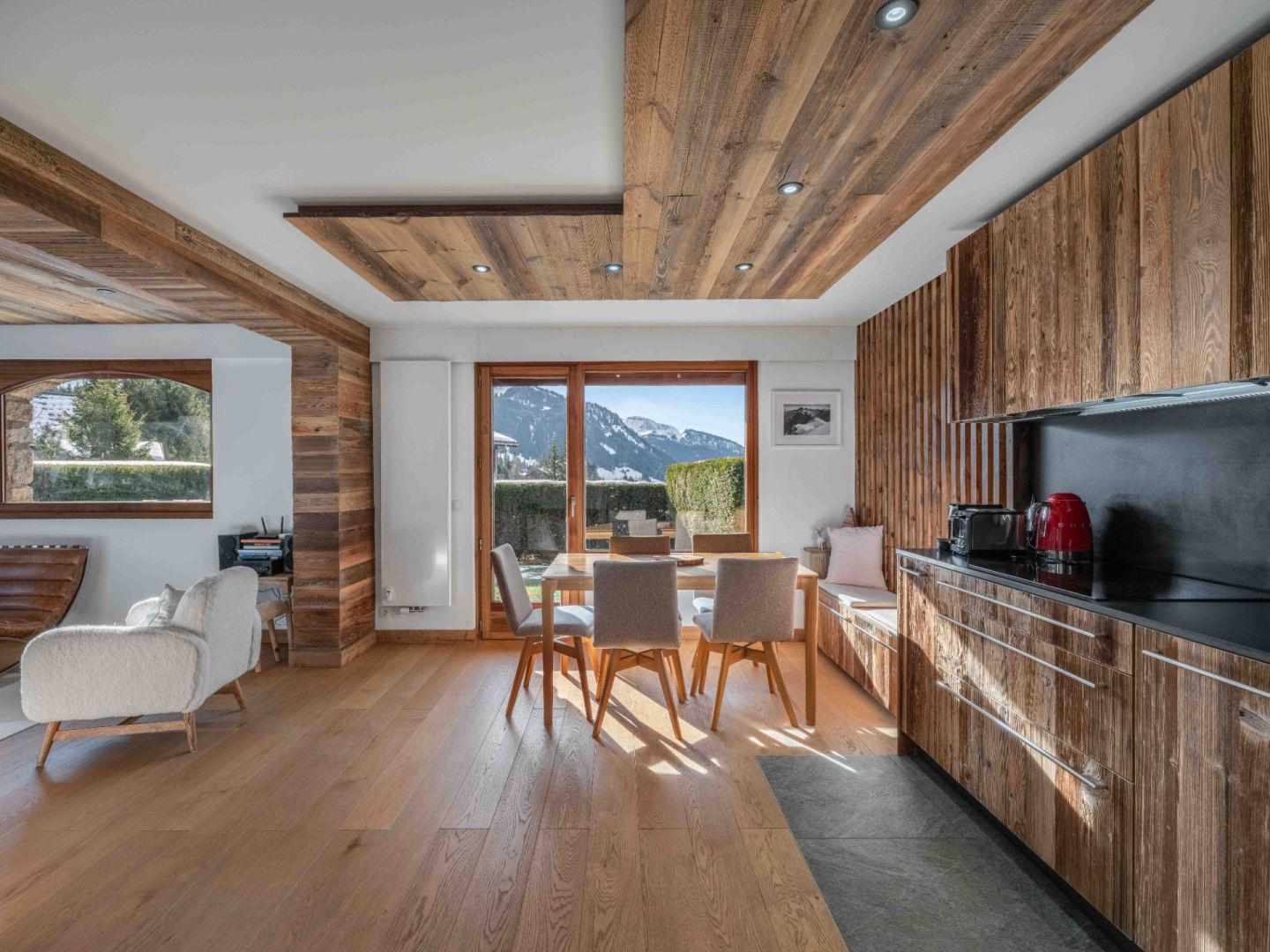 Domosno | Megève | Renovated 3-Bed Apartment with Garden Access in Mont d'Arbois