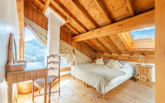 Méribel | Authentic 6-Bed Chalet in Peaceful Les Allues Hamlet