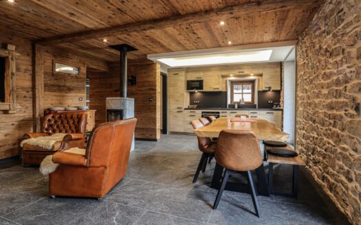 Montriond | High-Standing 3-Bed Apartment in Authentic Village House