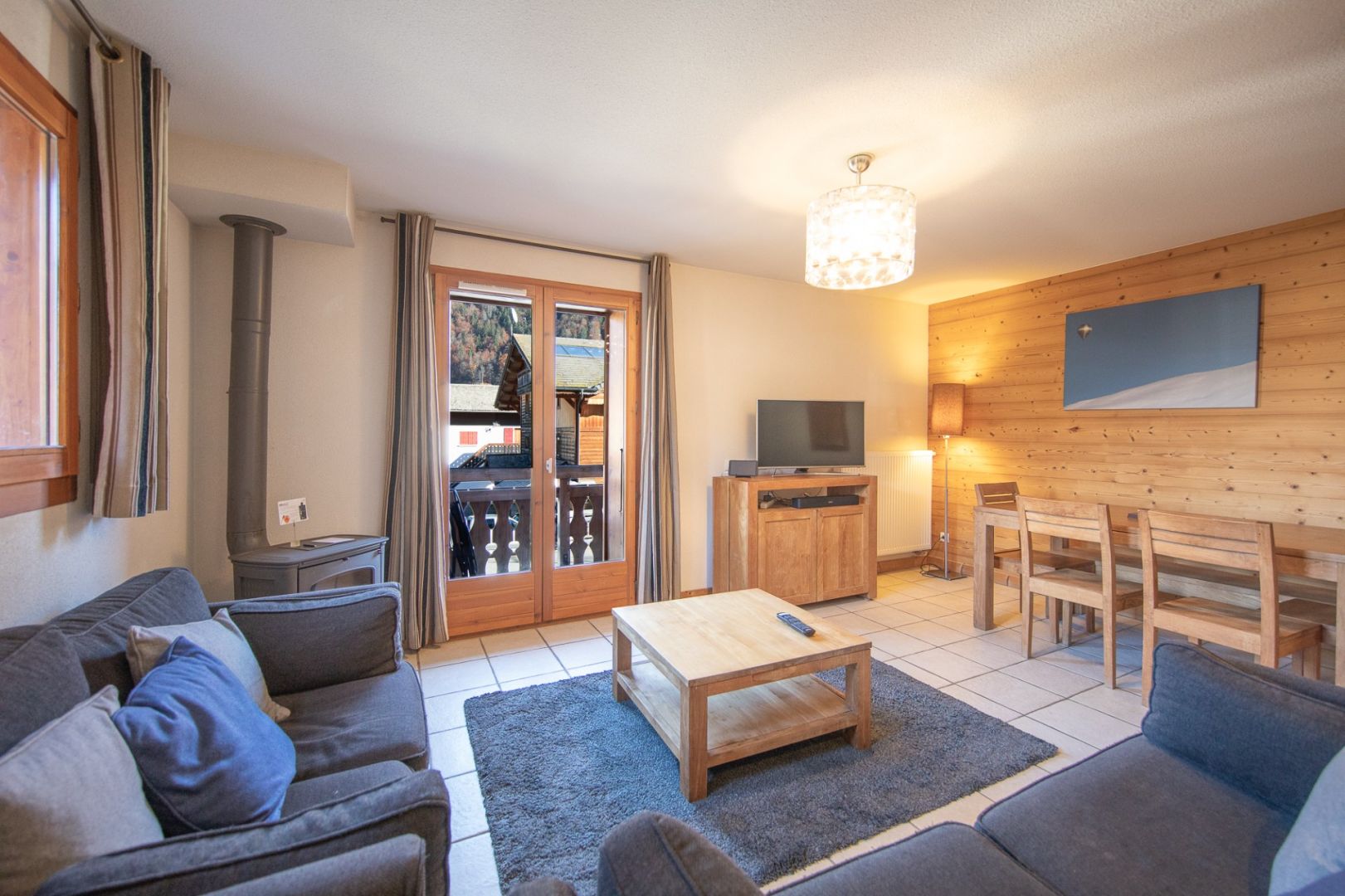 Domosno | Morzine | 2-Bed Serviced Apartment in Centre Near Super Morzine Lift