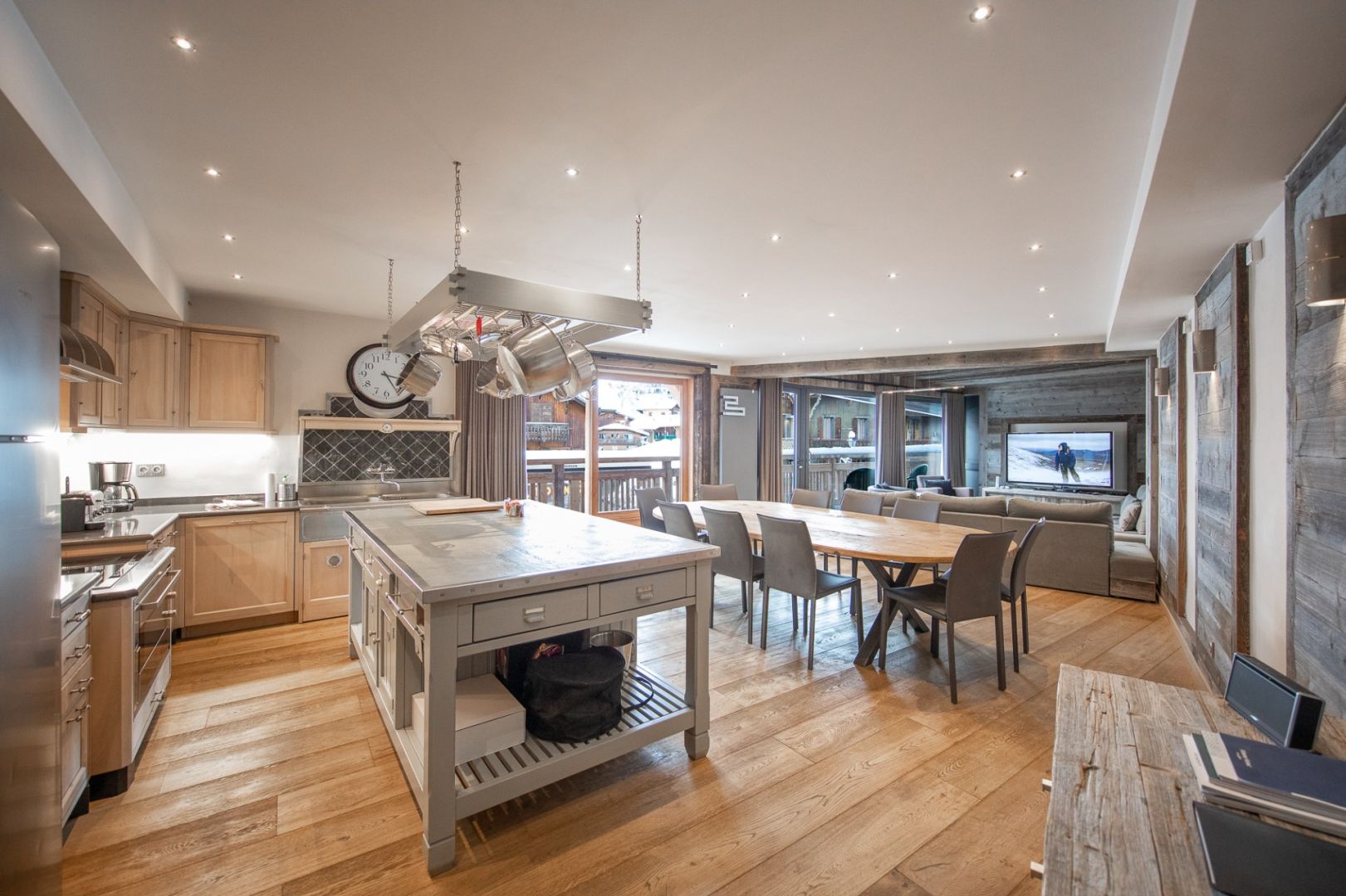 Domosno | Morzine | Elegant 3-Bed En-Suite Apartment on Main Shopping Street