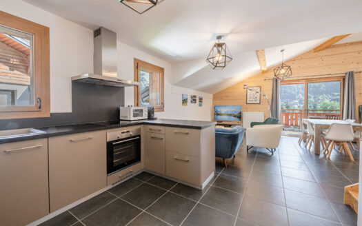 Morzine | Modern 3-Bed Duplex Near Centre with Sauna Access