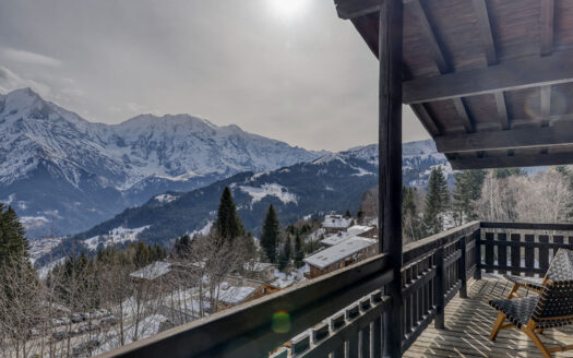 Saint-Gervais-les-Bains | 4-Bed Ski-In Ski-Out Apartment in Le Bettex