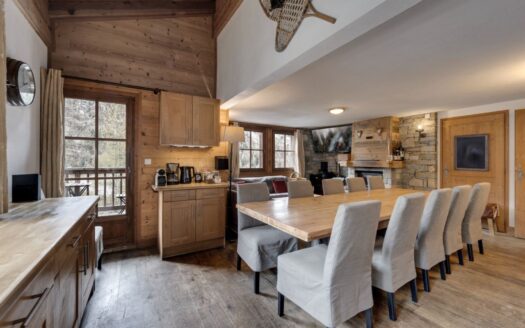 Tignes | 6-Bed Chalet in Les Brévières with Lift Access